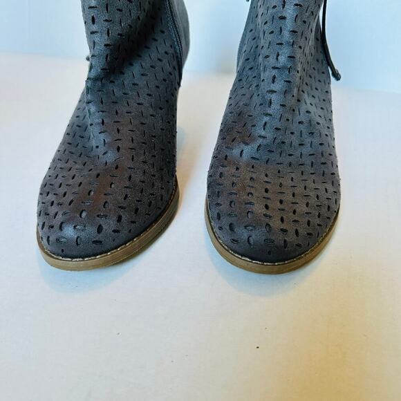 Report Size 8.5 Gray Granger Wedge Boots Perforated Casual - Picture 4 of 11